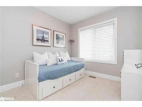 2 Reillys Run, Minesing, ON - Indoor Photo Showing Bedroom