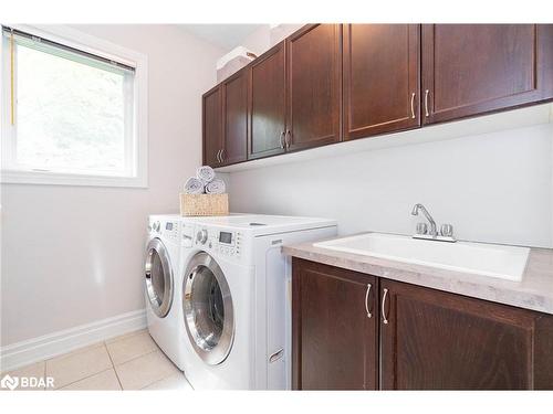 2 Reillys Run, Minesing, ON - Indoor Photo Showing Laundry Room