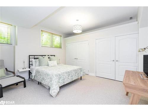 2 Reillys Run, Minesing, ON - Indoor Photo Showing Bedroom