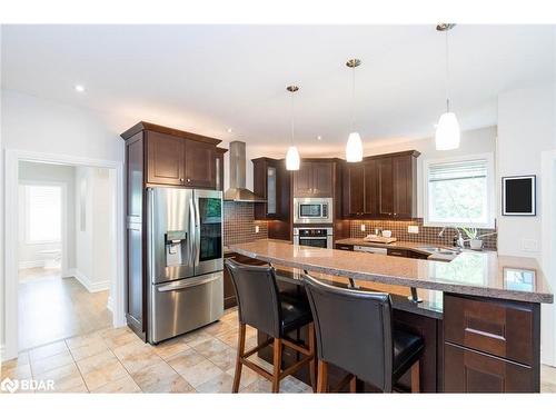 2 Reillys Run, Minesing, ON - Indoor Photo Showing Kitchen With Upgraded Kitchen