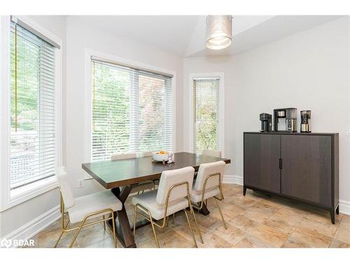 2 Reillys Run, Minesing, ON - Indoor Photo Showing Dining Room