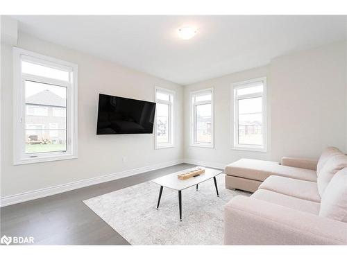 1246 Broderick Street, Innisfil, ON - Indoor Photo Showing Living Room