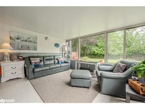 7 Bay Court, Penetanguishene, ON - Indoor Photo Showing Living Room