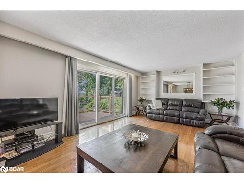 383 Codrington Street, Barrie, ON - Indoor Photo Showing Living Room