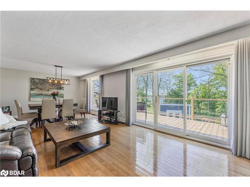 383 Codrington Street, Barrie, ON - Indoor Photo Showing Living Room