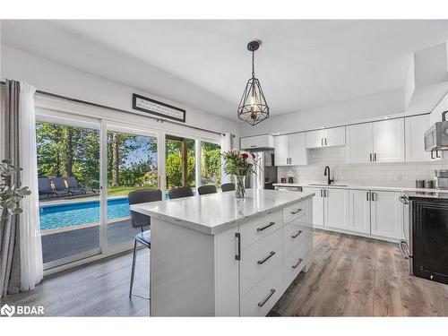 383 Codrington Street, Barrie, ON - Indoor Photo Showing Kitchen With Upgraded Kitchen