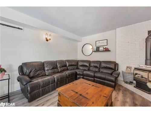 383 Codrington Street, Barrie, ON - Indoor Photo Showing Living Room