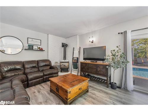 383 Codrington Street, Barrie, ON - Indoor Photo Showing Living Room