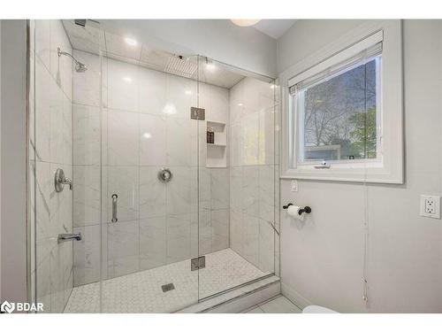 383 Codrington Street, Barrie, ON - Indoor Photo Showing Bathroom