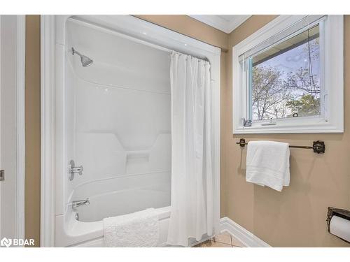 383 Codrington Street, Barrie, ON - Indoor Photo Showing Bathroom