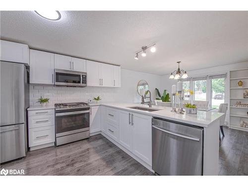 277 Nelson Street, Barrie, ON - Indoor Photo Showing Kitchen With Upgraded Kitchen