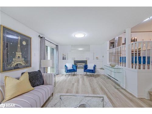 277 Nelson Street, Barrie, ON - Indoor Photo Showing Living Room