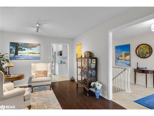 210 Anne Street N, Barrie, ON - Indoor Photo Showing Living Room