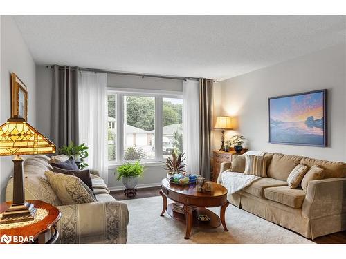 210 Anne Street N, Barrie, ON - Indoor Photo Showing Living Room