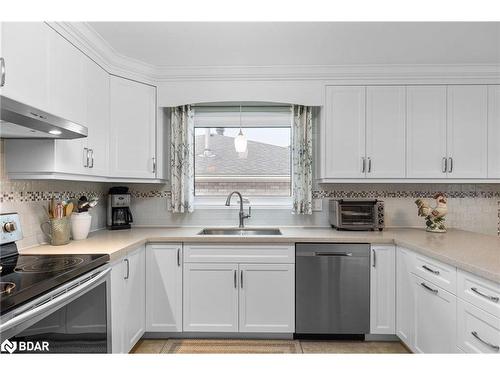 210 Anne Street N, Barrie, ON - Indoor Photo Showing Kitchen