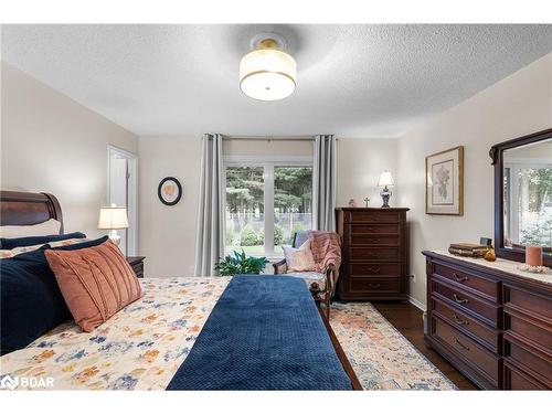 210 Anne Street N, Barrie, ON - Indoor Photo Showing Bedroom