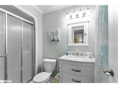 210 Anne Street N, Barrie, ON - Indoor Photo Showing Bathroom