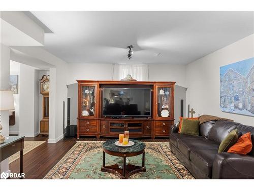 210 Anne Street N, Barrie, ON - Indoor Photo Showing Living Room