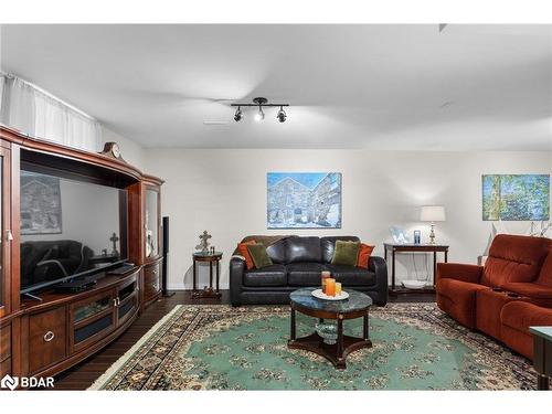 210 Anne Street N, Barrie, ON - Indoor Photo Showing Living Room