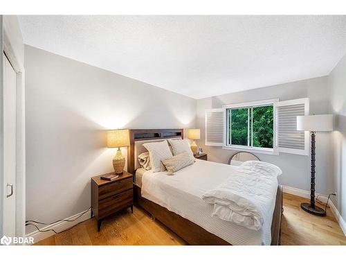 54-209472 26 Highway, The Blue Mountains, ON - Indoor Photo Showing Bedroom