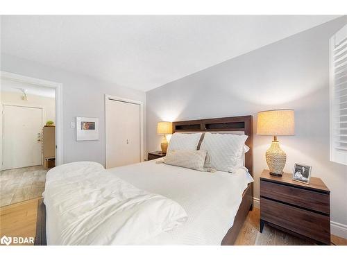 54-209472 26 Highway, The Blue Mountains, ON - Indoor Photo Showing Bedroom