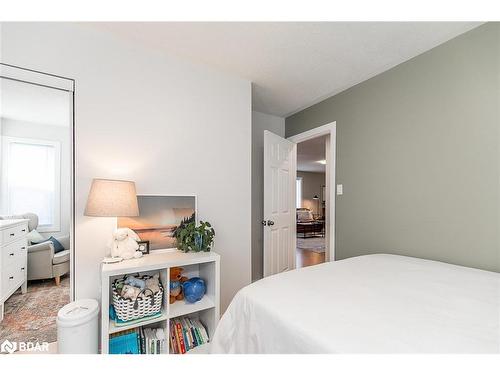 3152 Mosley Street, Wasaga Beach, ON - Indoor Photo Showing Bedroom