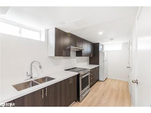 83 Edwina Court, Hamilton, ON - Indoor Photo Showing Kitchen With Double Sink With Upgraded Kitchen