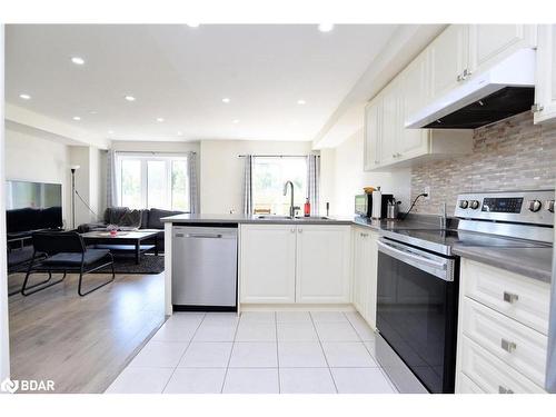 244 Esther Crescent Crescent, Thorold, ON - Indoor Photo Showing Kitchen