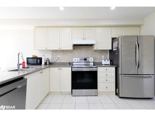 244 Esther Crescent Crescent, Thorold, ON - Indoor Photo Showing Kitchen With Double Sink