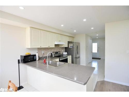 244 Esther Crescent Crescent, Thorold, ON - Indoor Photo Showing Kitchen With Double Sink