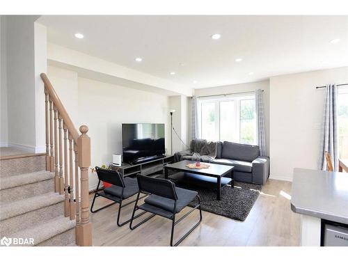 244 Esther Crescent Crescent, Thorold, ON - Indoor Photo Showing Living Room