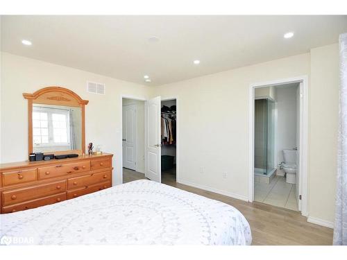 244 Esther Crescent Crescent, Thorold, ON - Indoor Photo Showing Bedroom