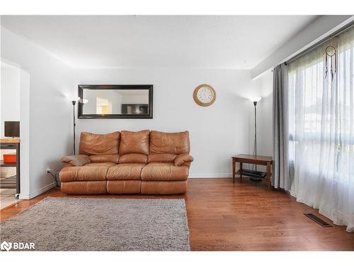 119 Daphne Crescent, Barrie, ON - Indoor Photo Showing Living Room