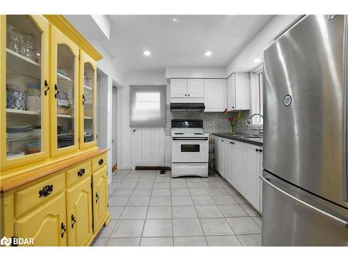 119 Daphne Crescent, Barrie, ON - Indoor Photo Showing Kitchen