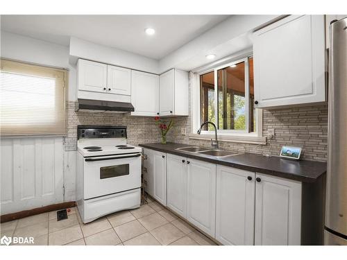 119 Daphne Crescent, Barrie, ON - Indoor Photo Showing Kitchen With Double Sink