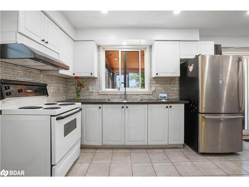 119 Daphne Crescent, Barrie, ON - Indoor Photo Showing Kitchen With Double Sink