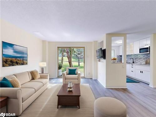 108-5 Shadowood Road, Barrie, ON - Indoor Photo Showing Living Room