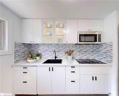 108-5 Shadowood Road, Barrie, ON - Indoor Photo Showing Kitchen With Upgraded Kitchen