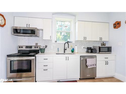 46 Church Street S, Alliston, ON - Indoor Photo Showing Kitchen With Upgraded Kitchen