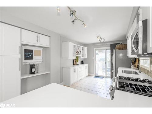 109 Ruffet Drive, Barrie, ON - Indoor Photo Showing Kitchen