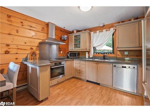 2 Mountainview Road, Mulmur, ON - Indoor Photo Showing Kitchen With Stainless Steel Kitchen