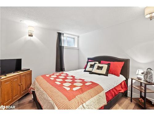 2 Mountainview Road, Mulmur, ON - Indoor Photo Showing Bedroom