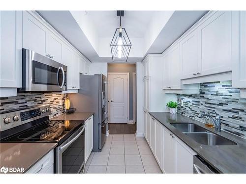 401-44 Ferndale Drive S, Barrie, ON - Indoor Photo Showing Kitchen With Double Sink With Upgraded Kitchen