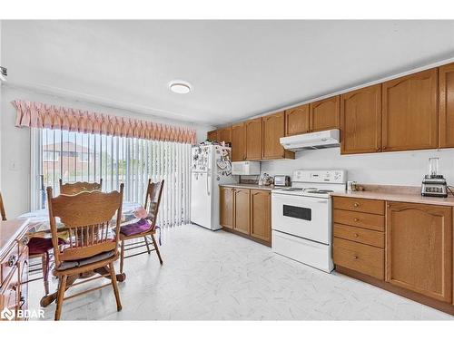 8 Clute Crescent, Barrie, ON - Indoor Photo Showing Kitchen