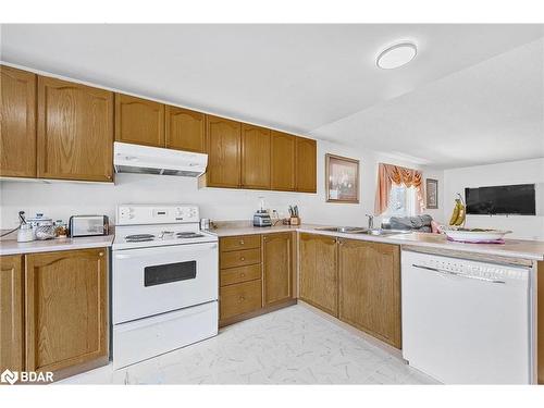 8 Clute Crescent, Barrie, ON - Indoor Photo Showing Kitchen With Double Sink