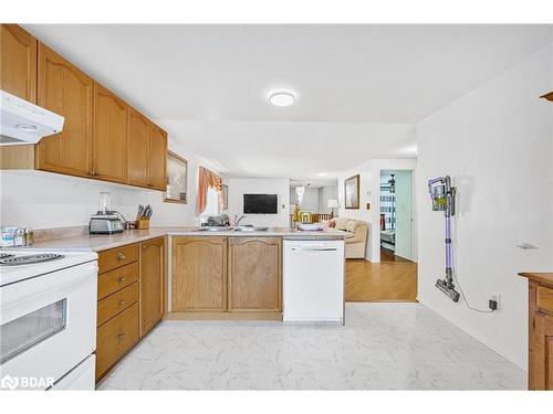 8 Clute Crescent, Barrie, ON - Indoor Photo Showing Kitchen With Double Sink