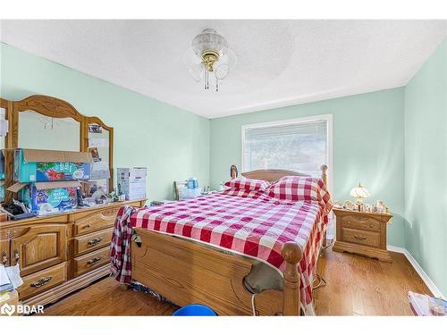 8 Clute Crescent, Barrie, ON - Indoor Photo Showing Bedroom