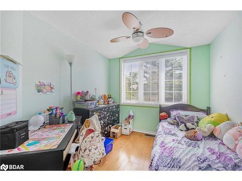 8 Clute Crescent, Barrie, ON - Indoor Photo Showing Bedroom