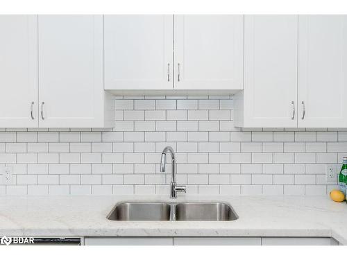 17 Clear Spring Avenue, Georgina, ON - Indoor Photo Showing Kitchen With Double Sink