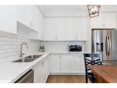 17 Clear Spring Avenue, Georgina, ON - Indoor Photo Showing Kitchen With Stainless Steel Kitchen With Double Sink With Upgraded Kitchen